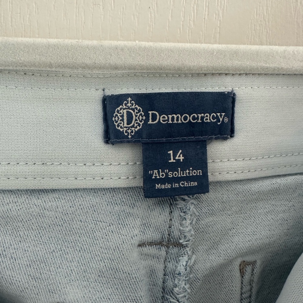 Democracy Women's Light Blue Jeans - Ab'solution Size 14